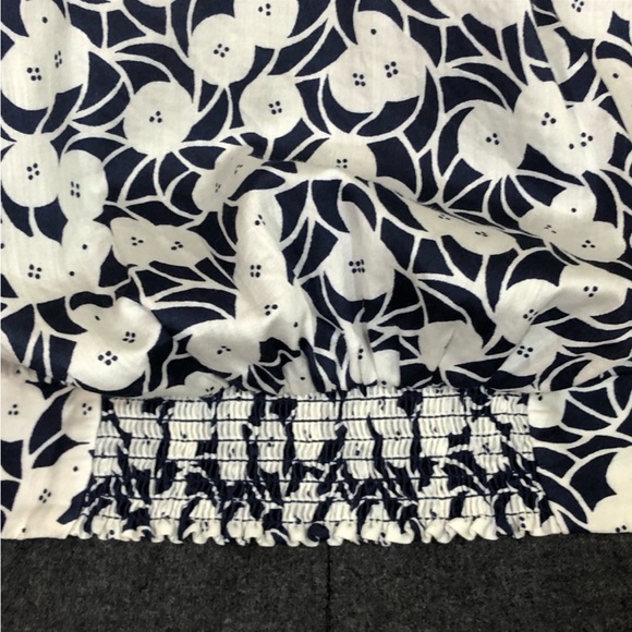 Anthropologie Postage Stamp V-Neck Blue & White Top- Size 6 - Picture 3 of 7